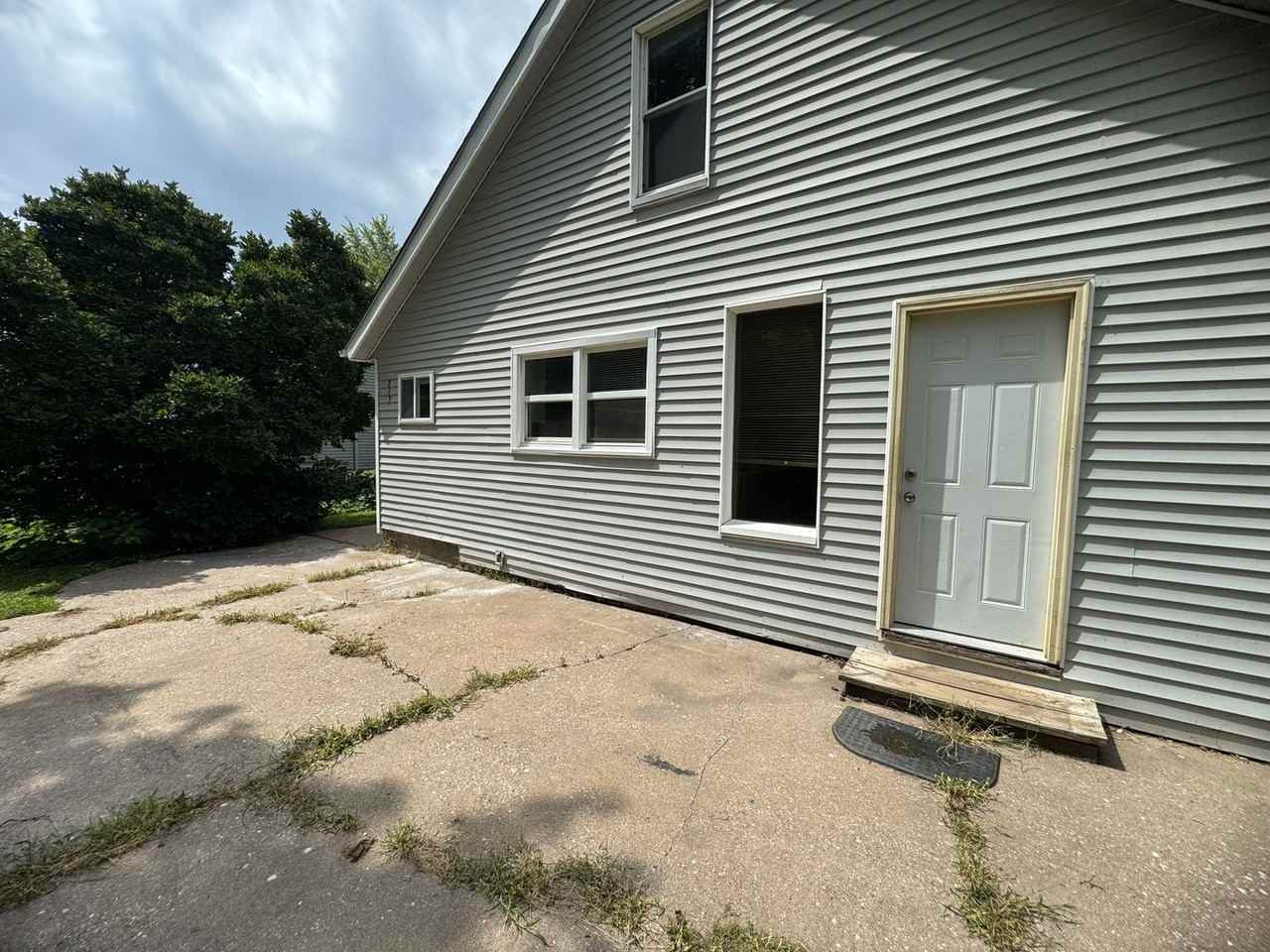 817 N Marquette St - Photo 2 of 16