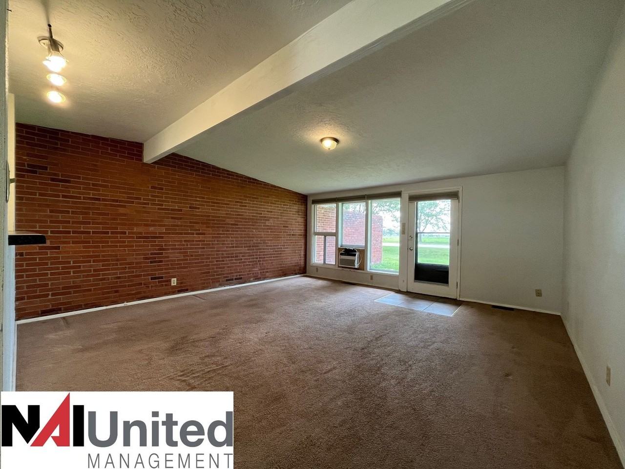 2802 Meek Ave - Photo 2 of 9