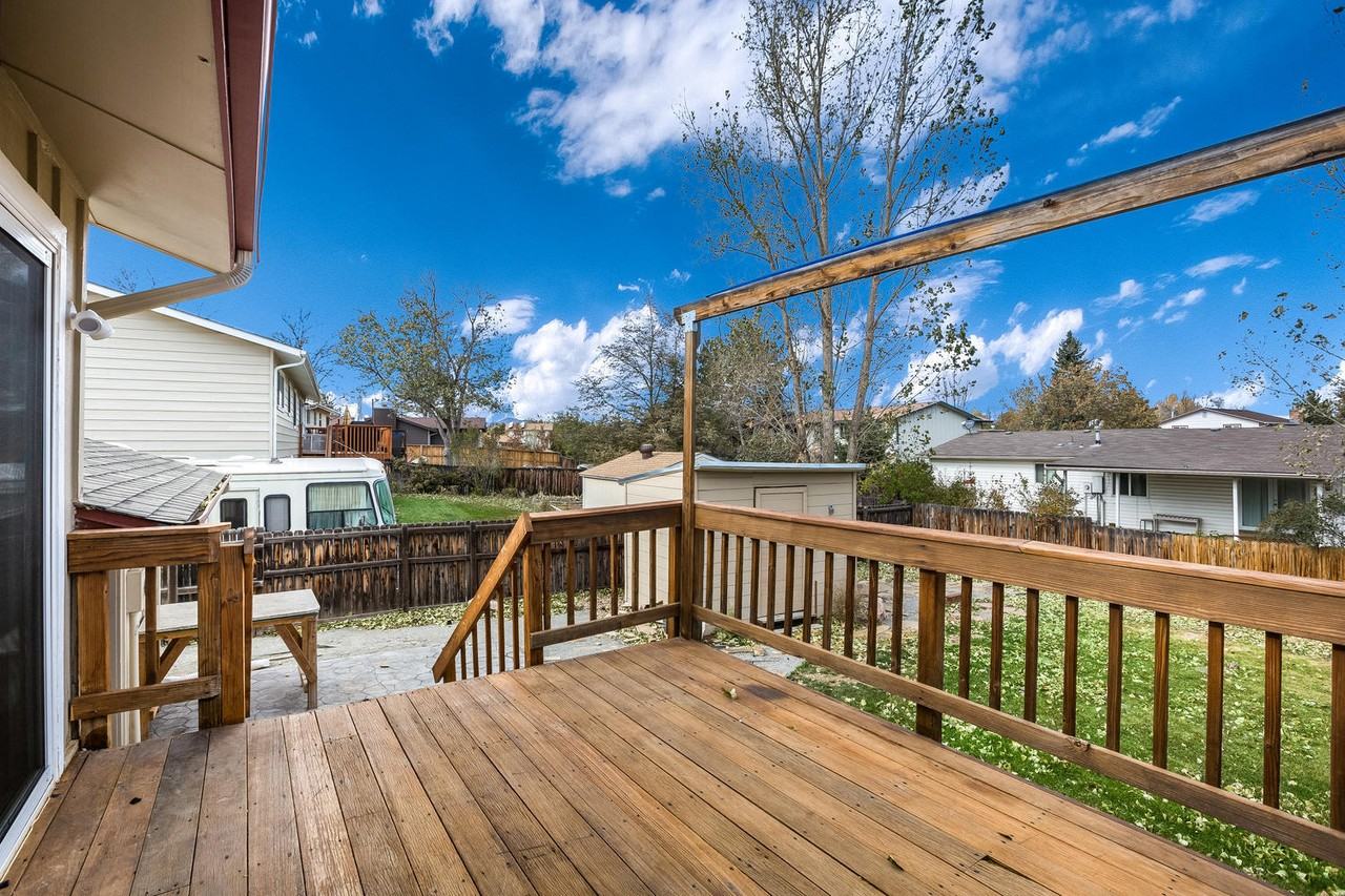 6997 W Roxbury Ave - Photo 3 of 34