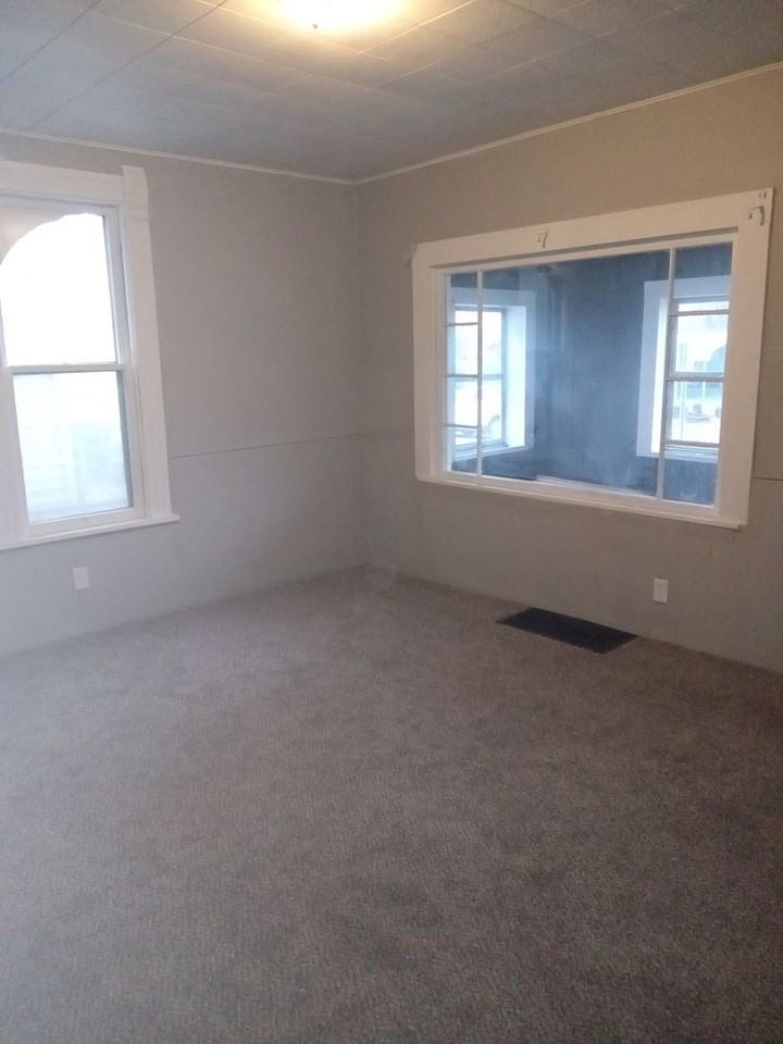 1104 5th Street Southwest - Photo 3 of 7