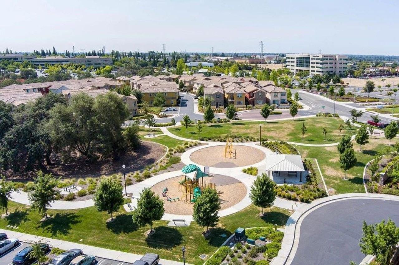 2145 Capri Drive - Photo 2 of 7