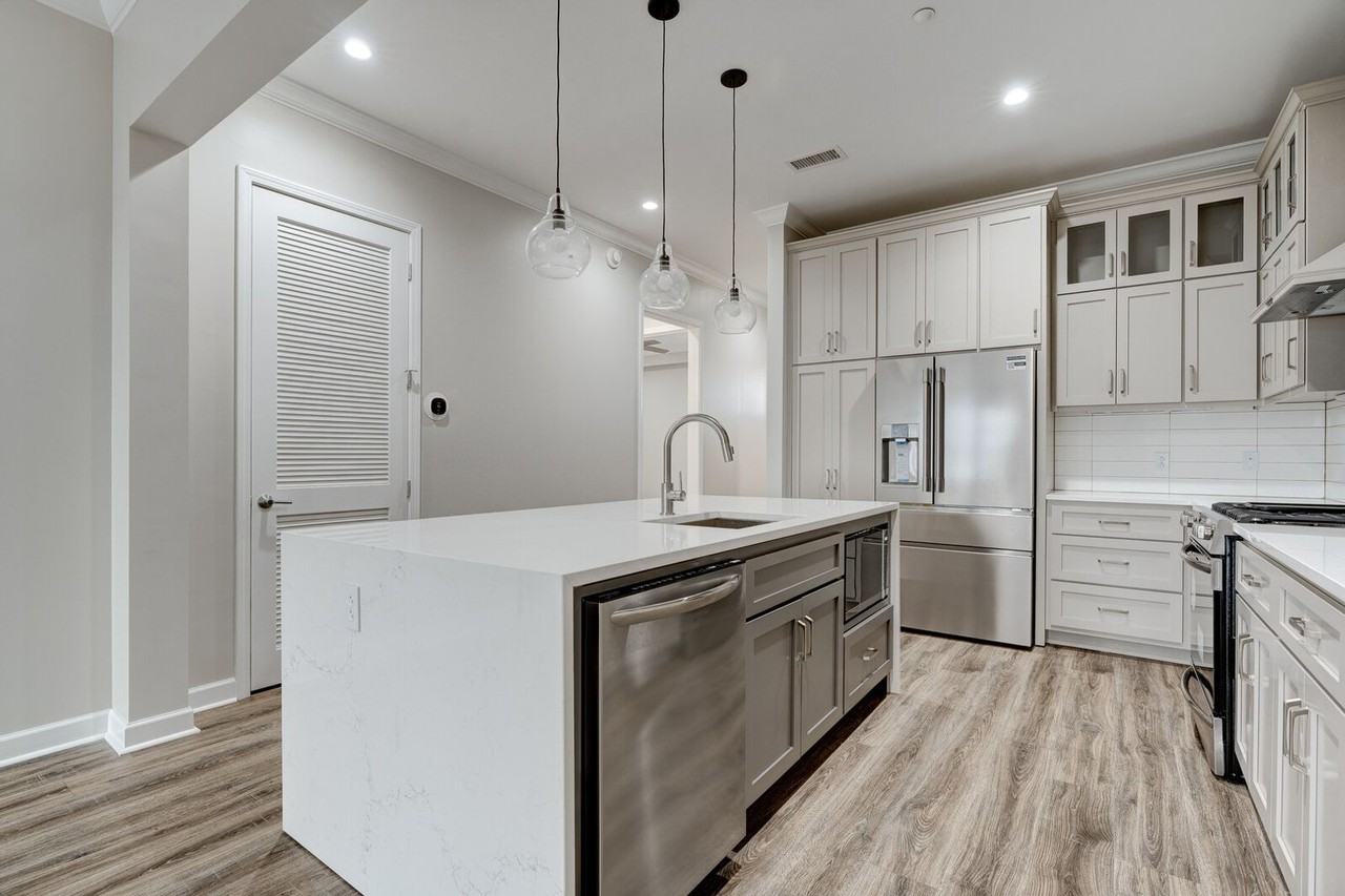 160 Morrow Ave #208 - Photo 2 of 16