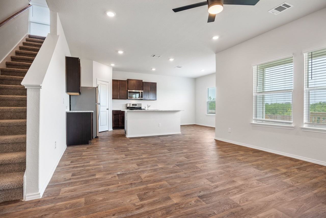 4018 Bay Leaf Loop - Photo 2 of 19