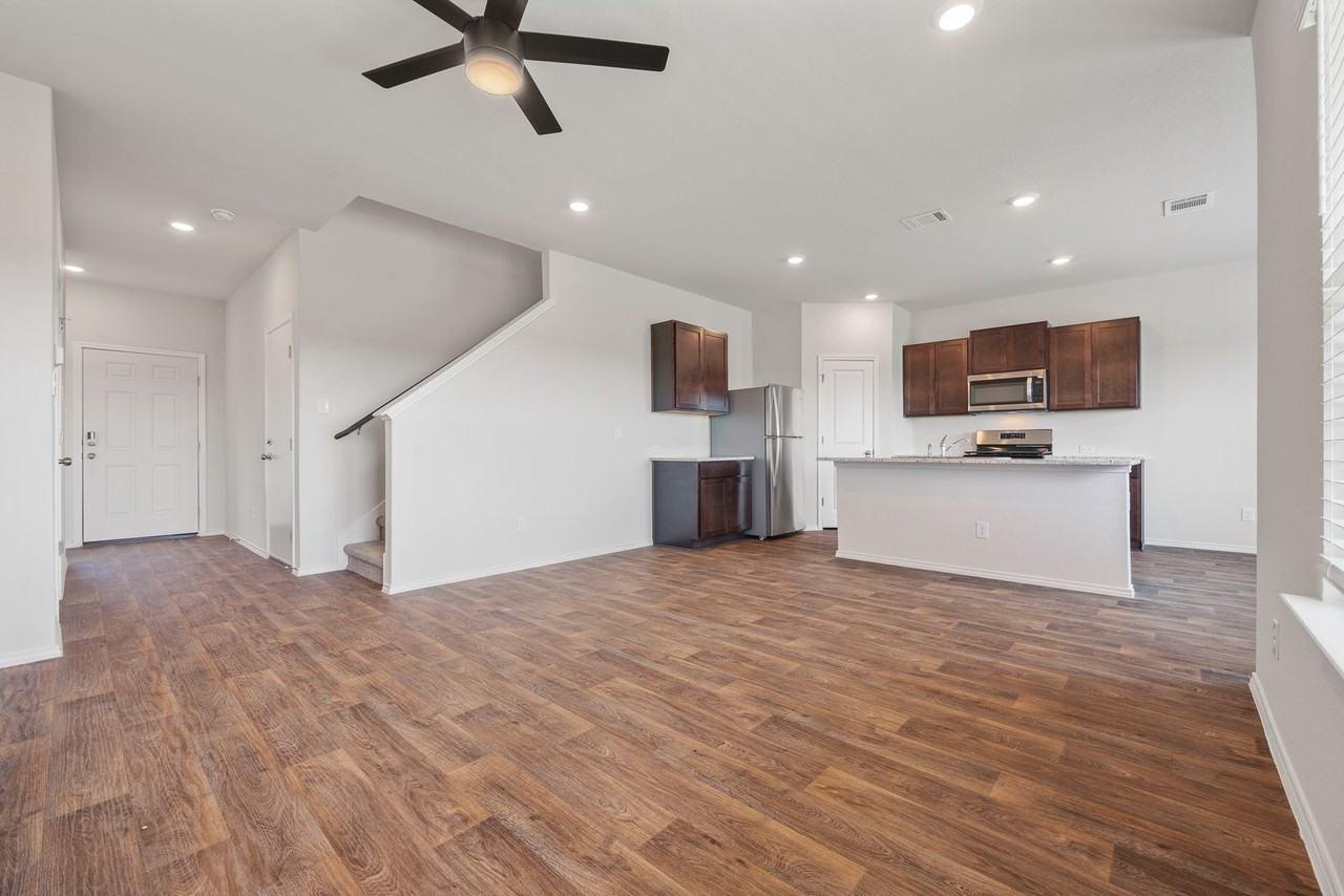 4018 Bay Leaf Loop - Photo 3 of 19