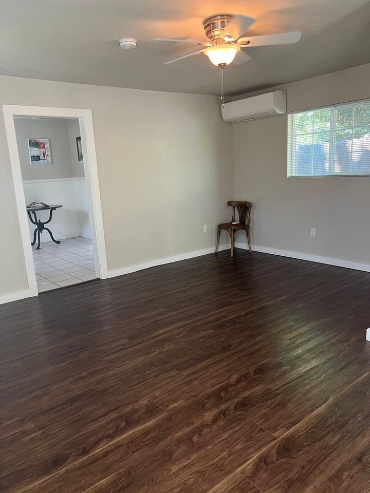 1938 Deerfield Ave - Photo 3 of 9