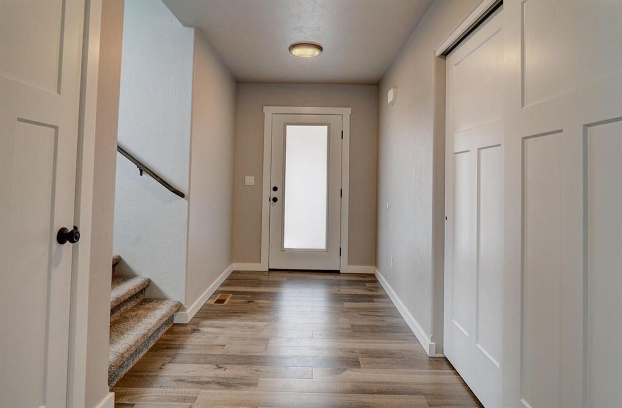 275 Triple Creek Dr - Photo 3 of 25