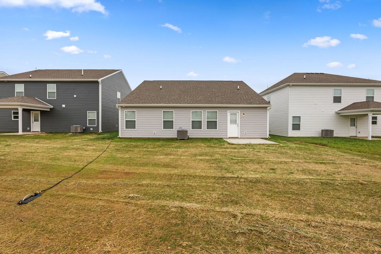 393 Standard Ave - Photo 2 of 9