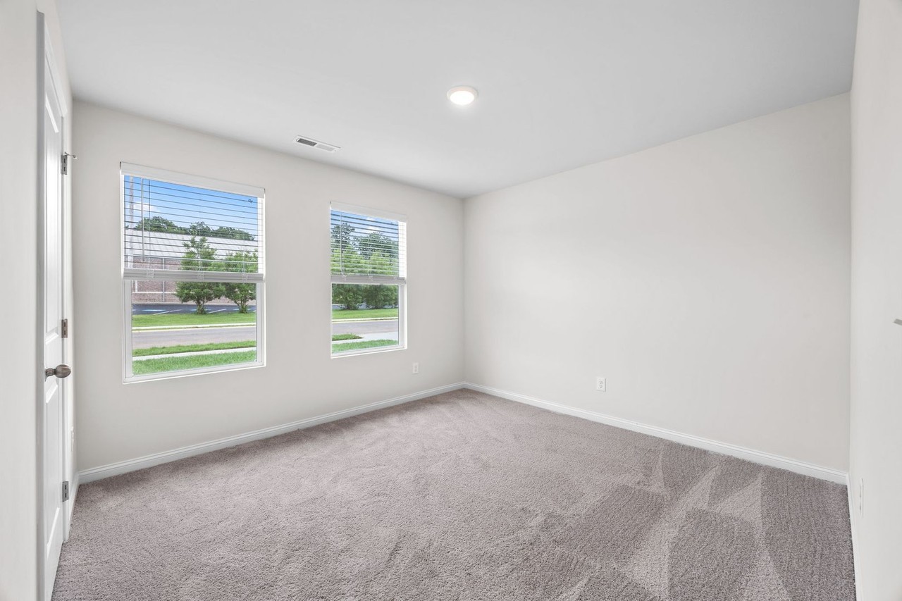 393 Standard Ave - Photo 3 of 9