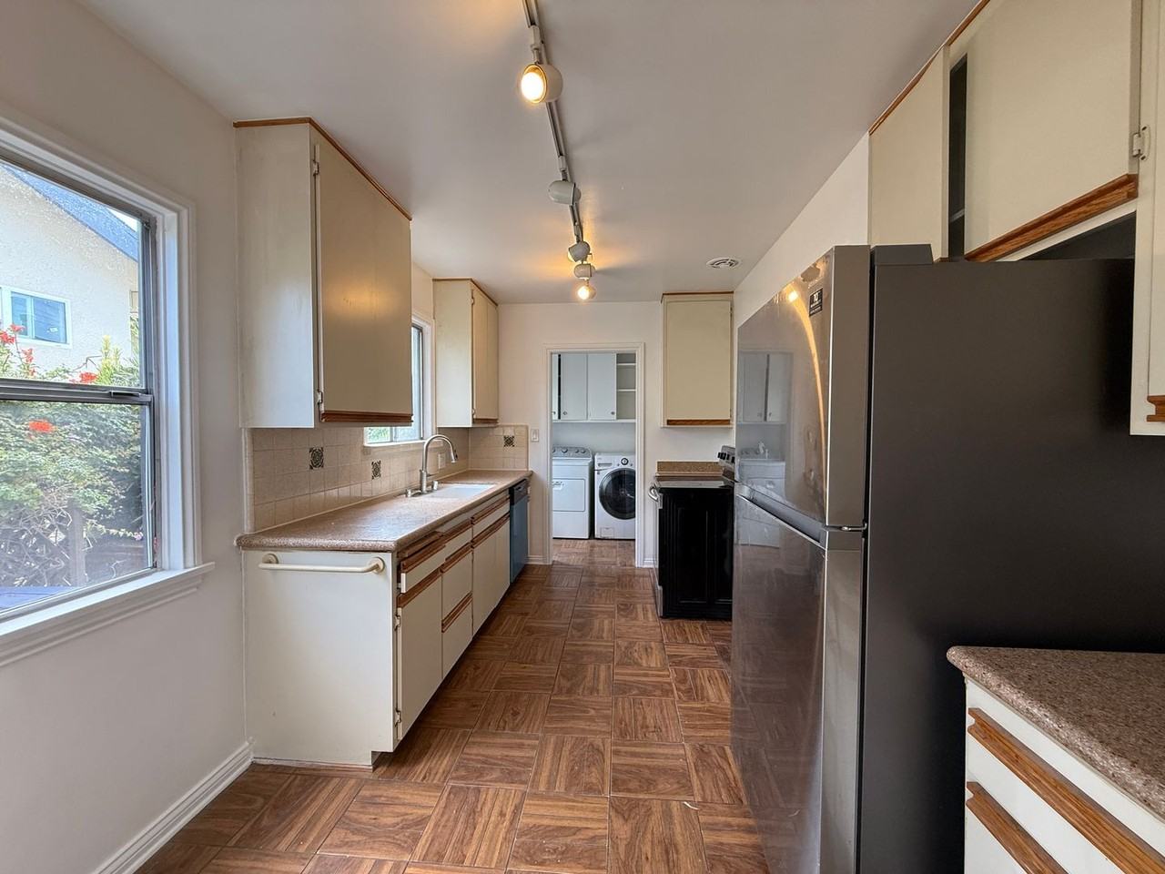 5703 Stever Ct - Photo 4 of 19