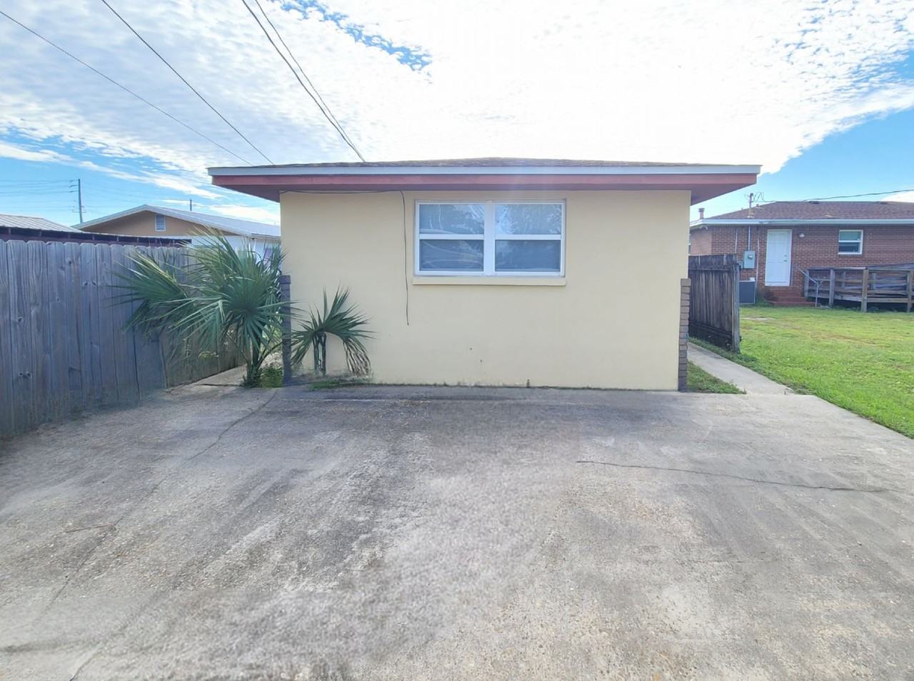 1235 Jenks Ave - Photo 2 of 21