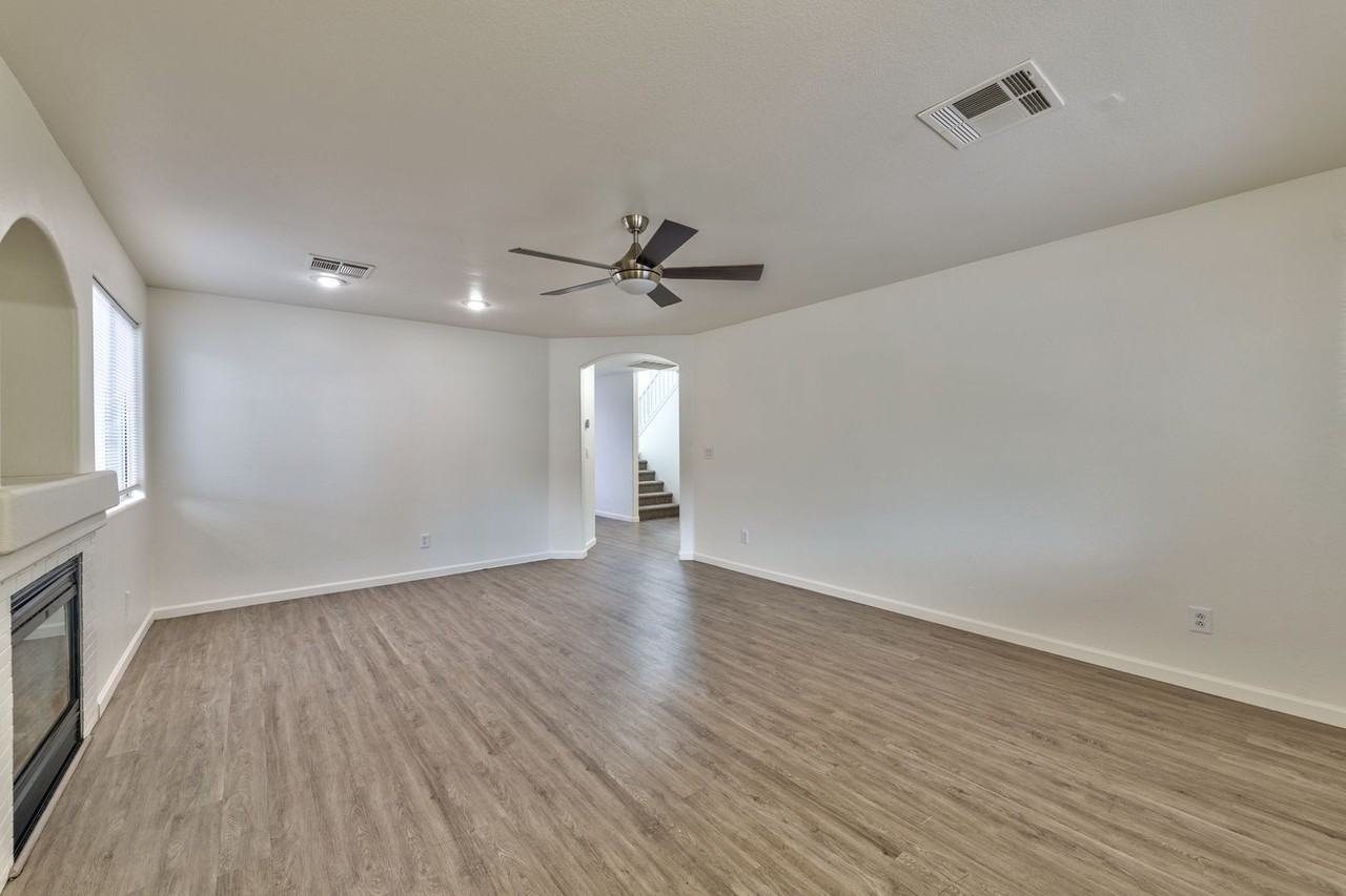 949 Medina De Leon Ave - Photo 3 of 20
