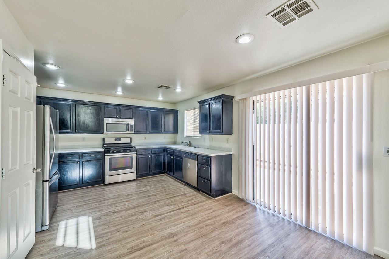 949 Medina De Leon Ave - Photo 5 of 20