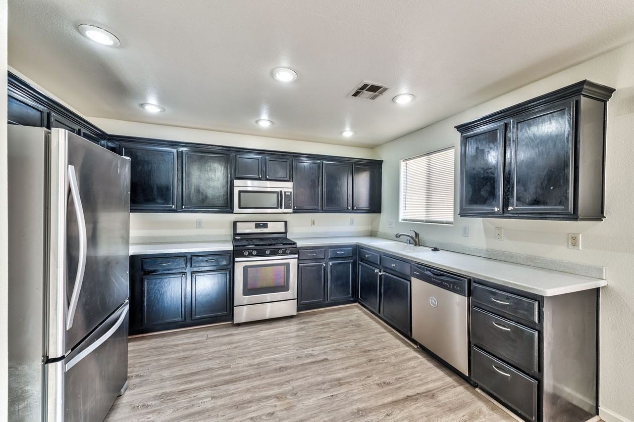 949 Medina De Leon Ave - Photo 6 of 20