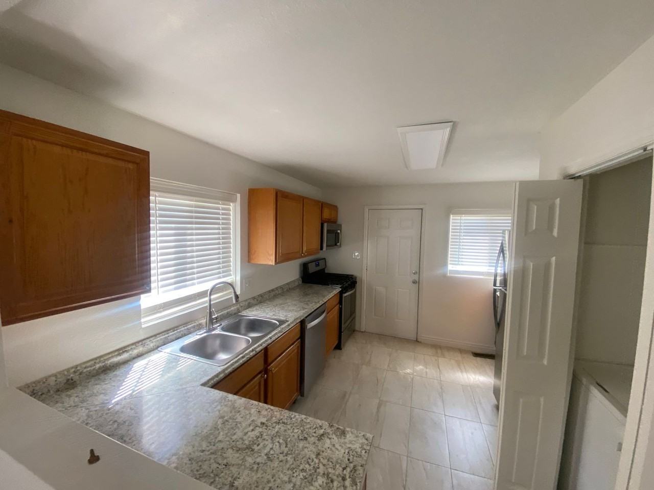 69 Del Mar Cir - Photo 2 of 12