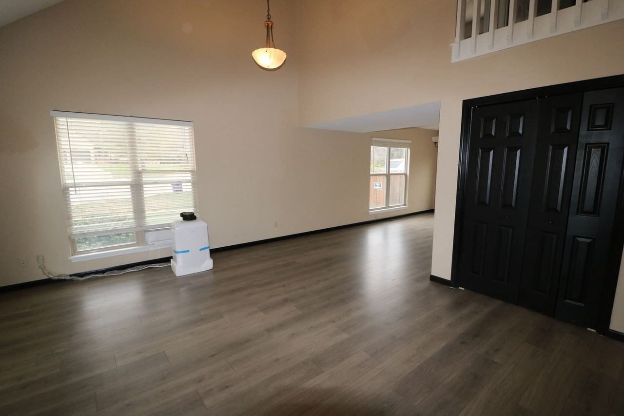 100 Notre Dame Cir - Photo 2 of 13