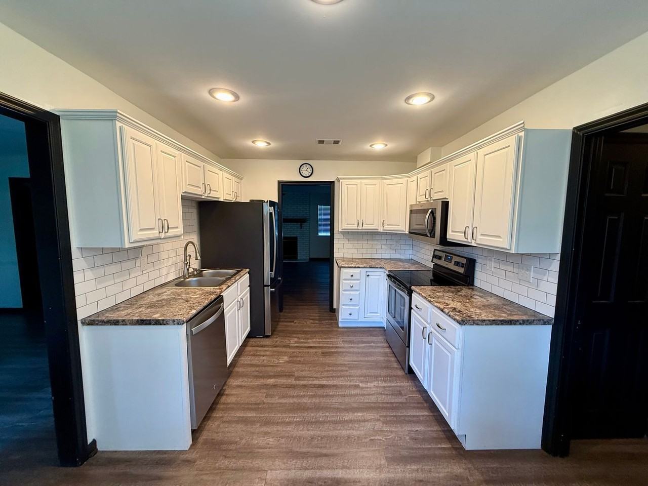 606 Shadow Ridge Dr - Photo 4 of 11