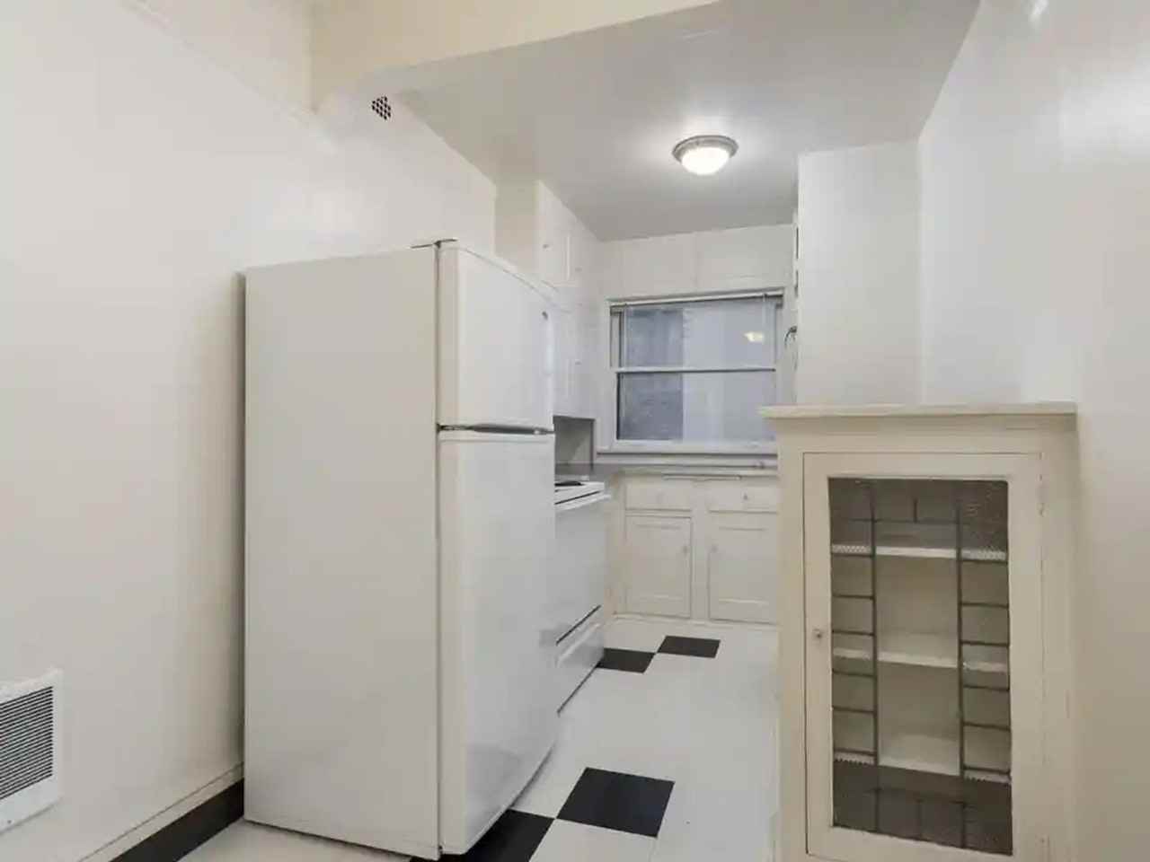 MAYFAIR APARTMENTS (MAYF01) - Photo 2 of 9