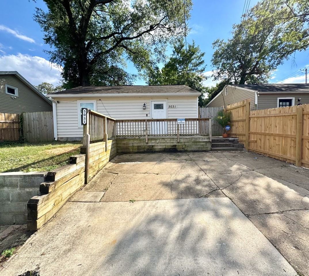 5031 Emo St - Photo 2 of 24