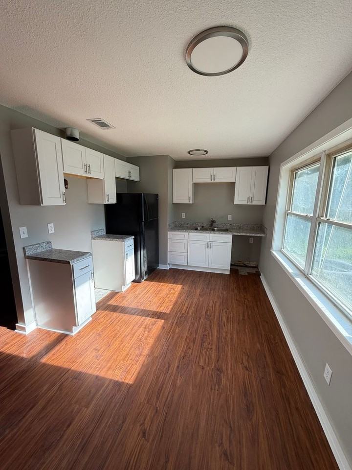 722 Kitchen St - Photo 3 of 20