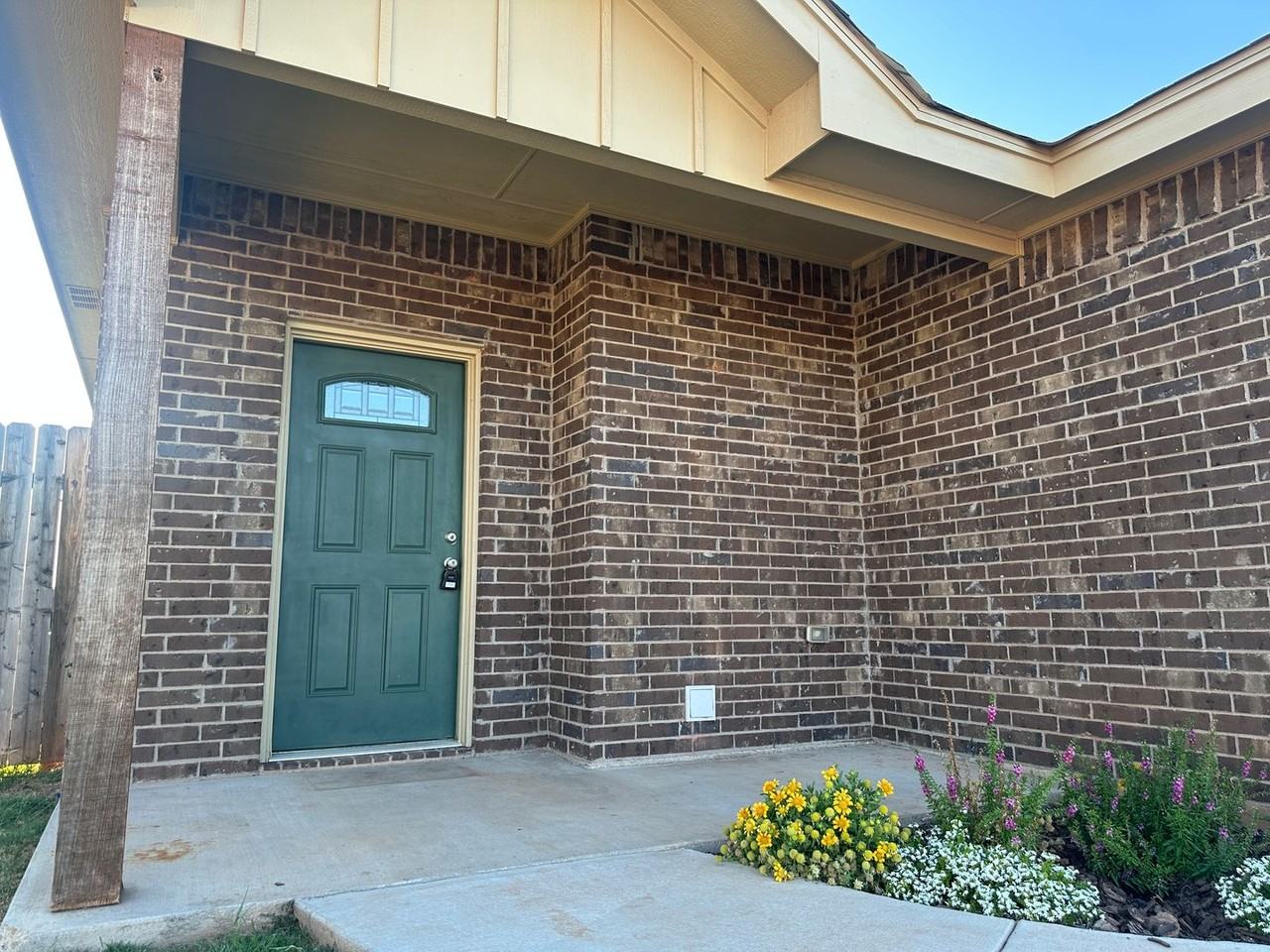 426 N West St - Photo 2 of 16