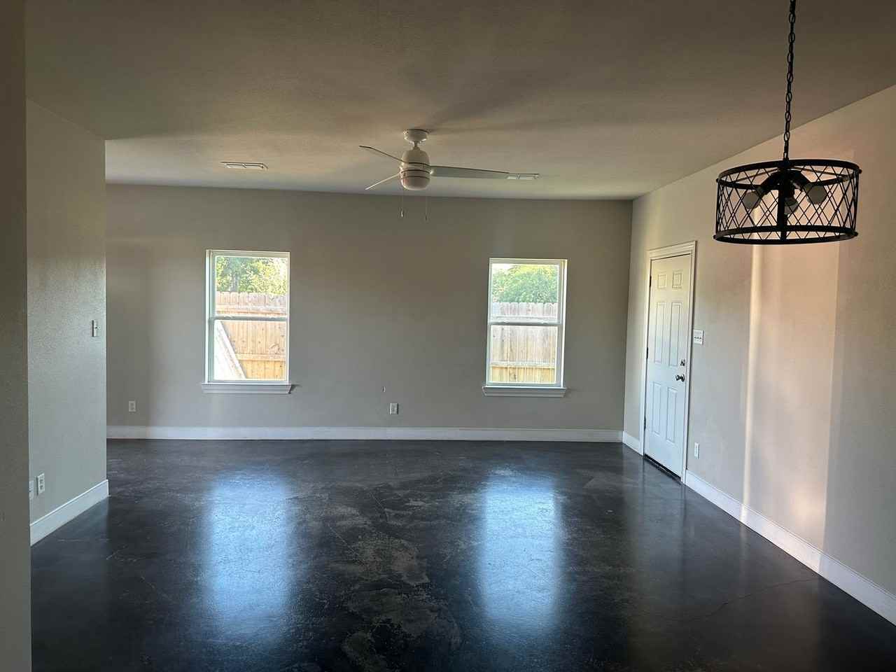 426 N West St - Photo 3 of 16