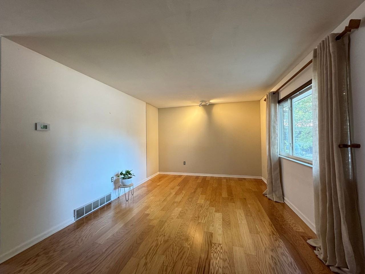 716 Oxford Ln - Photo 2 of 20