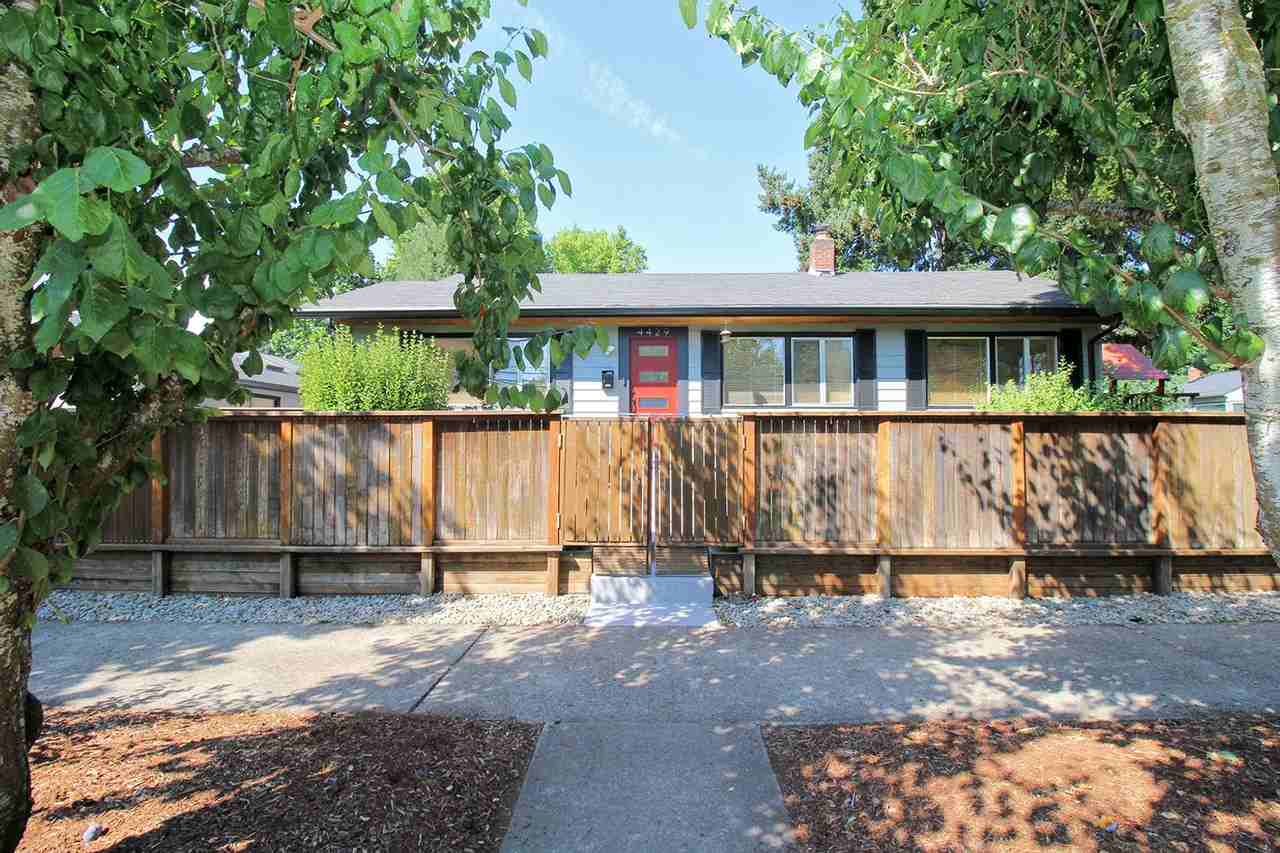 4429 Se Raymond St - Photo 2 of 31