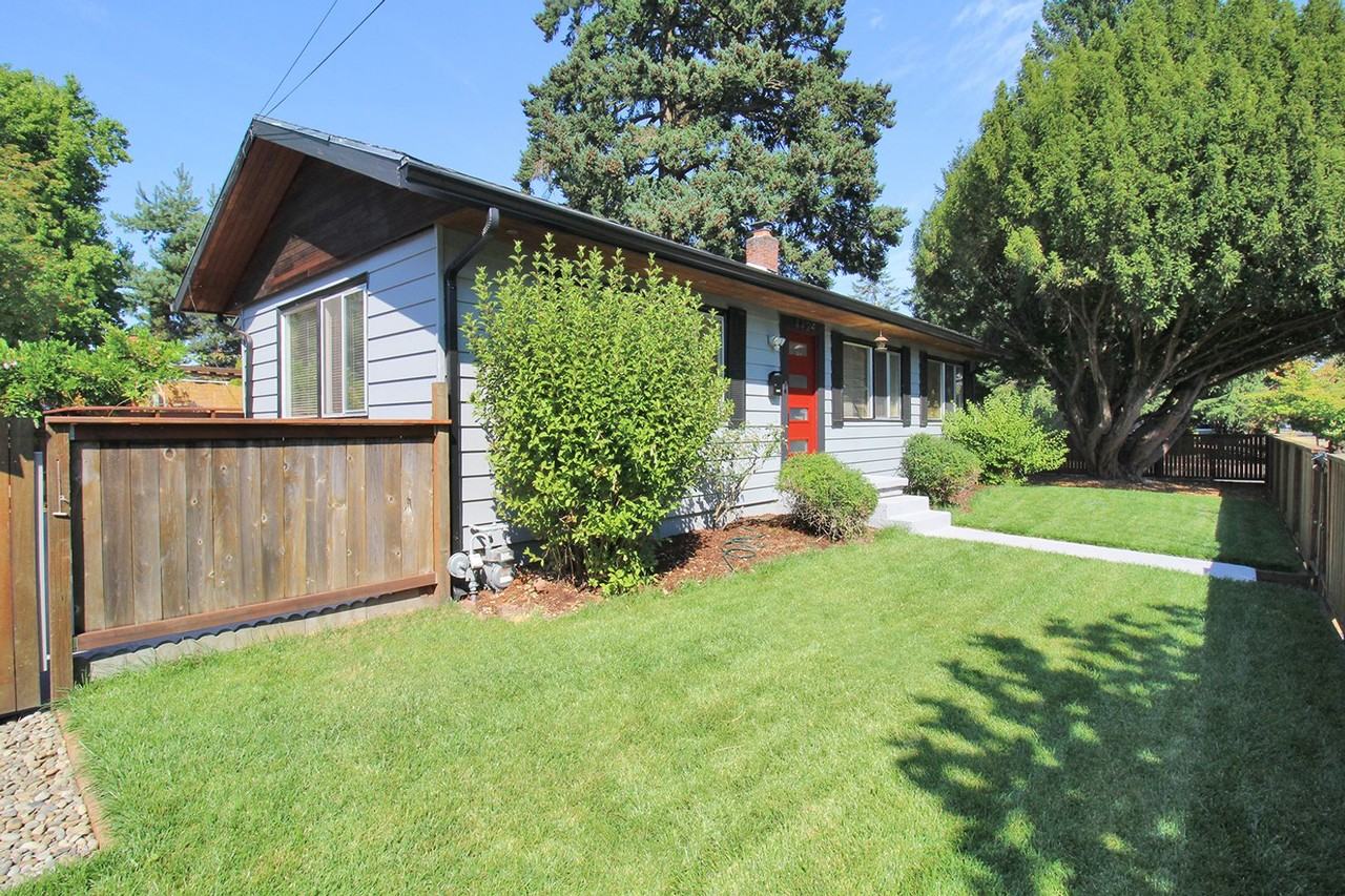 4429 Se Raymond St - Photo 3 of 31