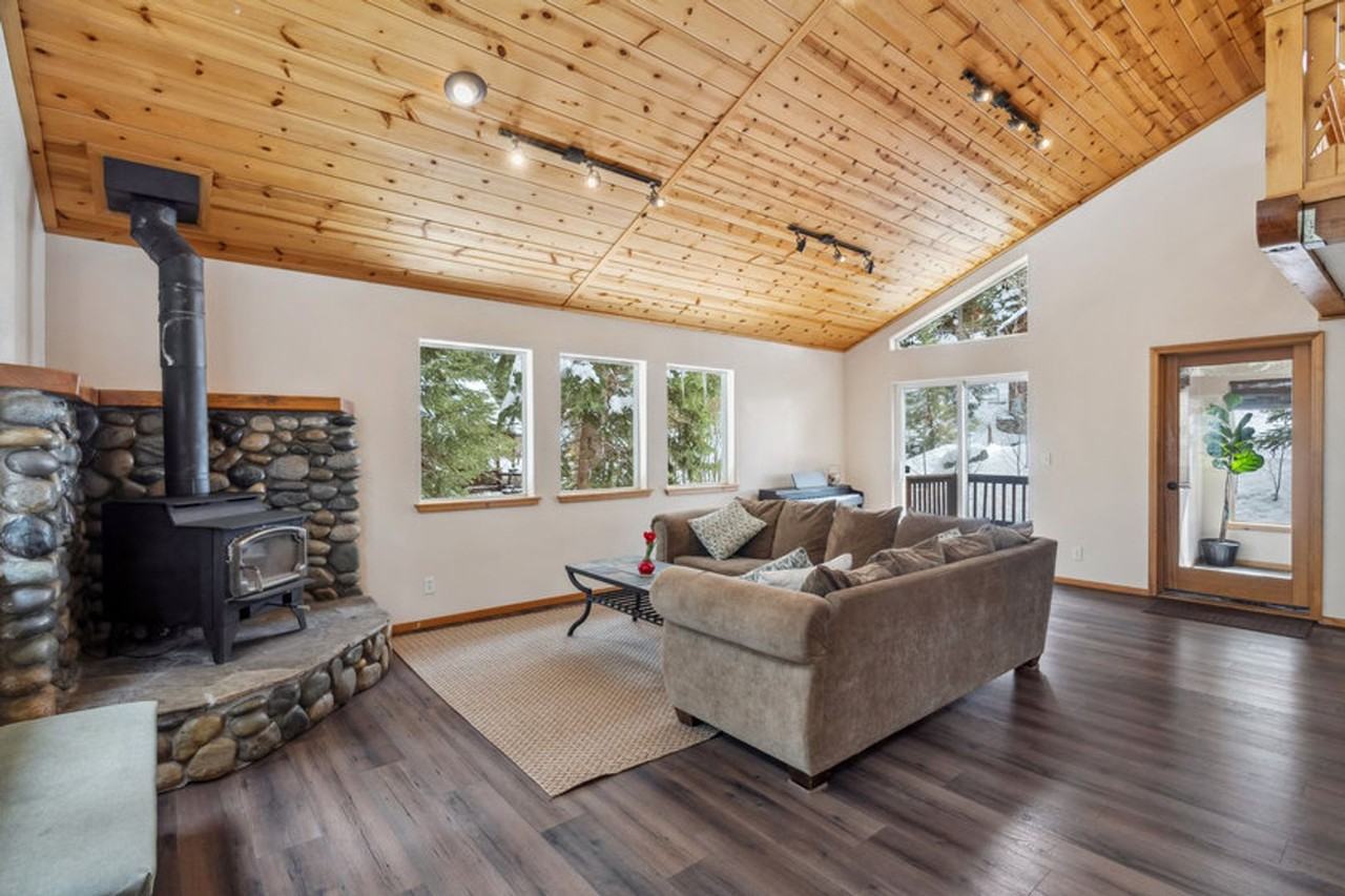 10694 Laurelwood Dr - Photo 4 of 20