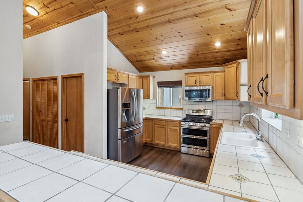 10694 Laurelwood Dr - Photo 5 of 20