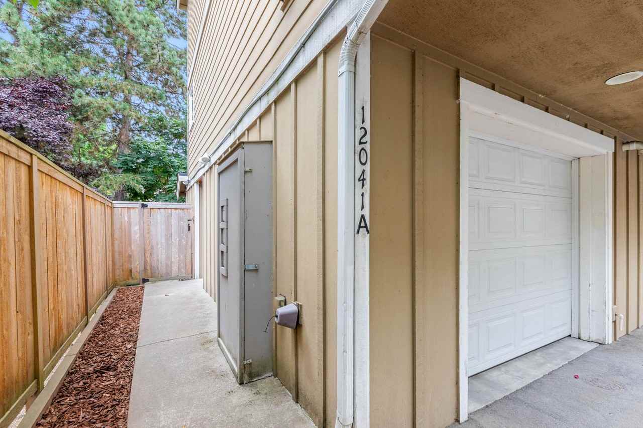 12041 33rd Ave Ne #A - Photo 4 of 28