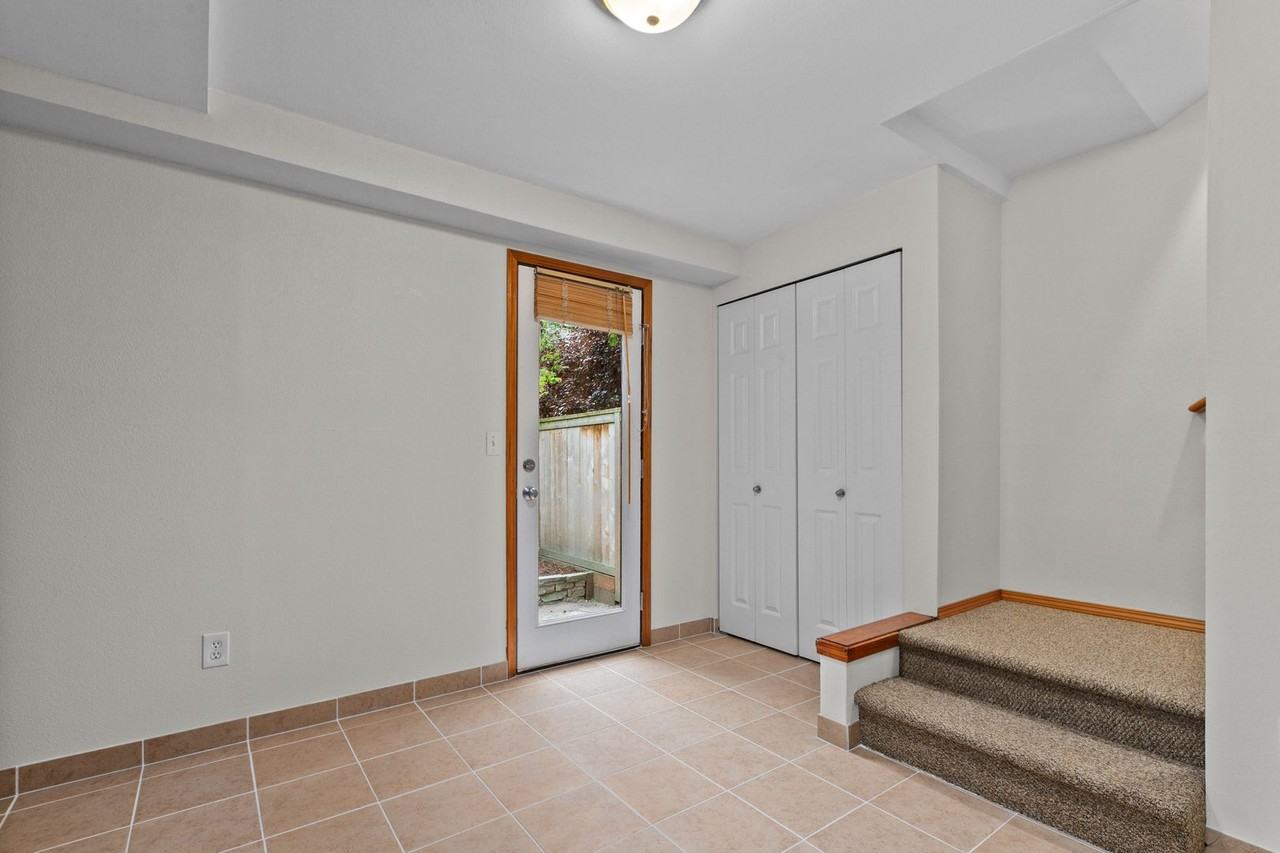 12041 33rd Ave Ne #A - Photo 6 of 28
