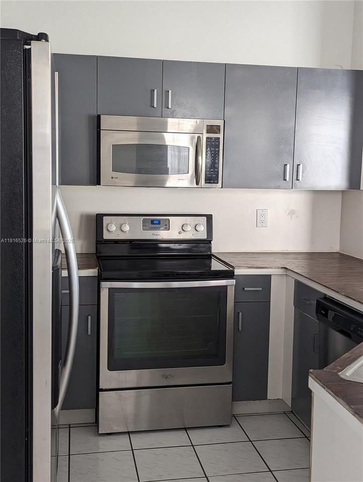 876 Sand Creek Cir - Photo 2 of 20