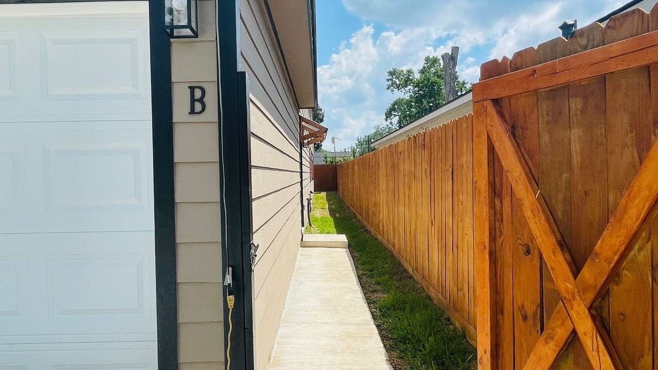 8414 Sandra St #A - Photo 3 of 14