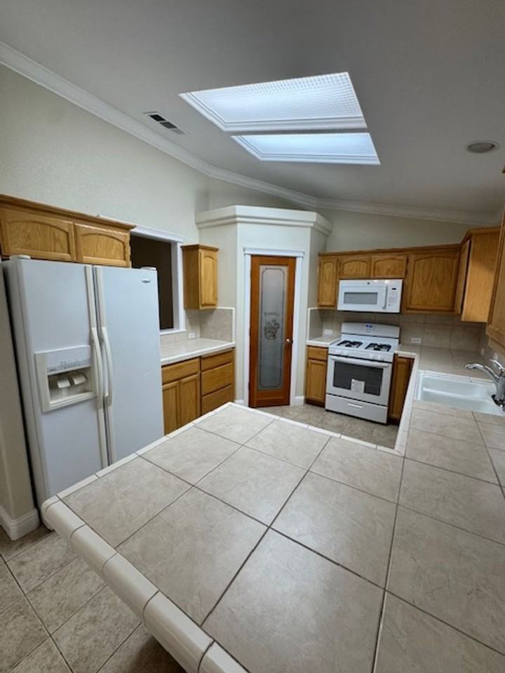2722 Garnet Ct - Photo 3 of 18