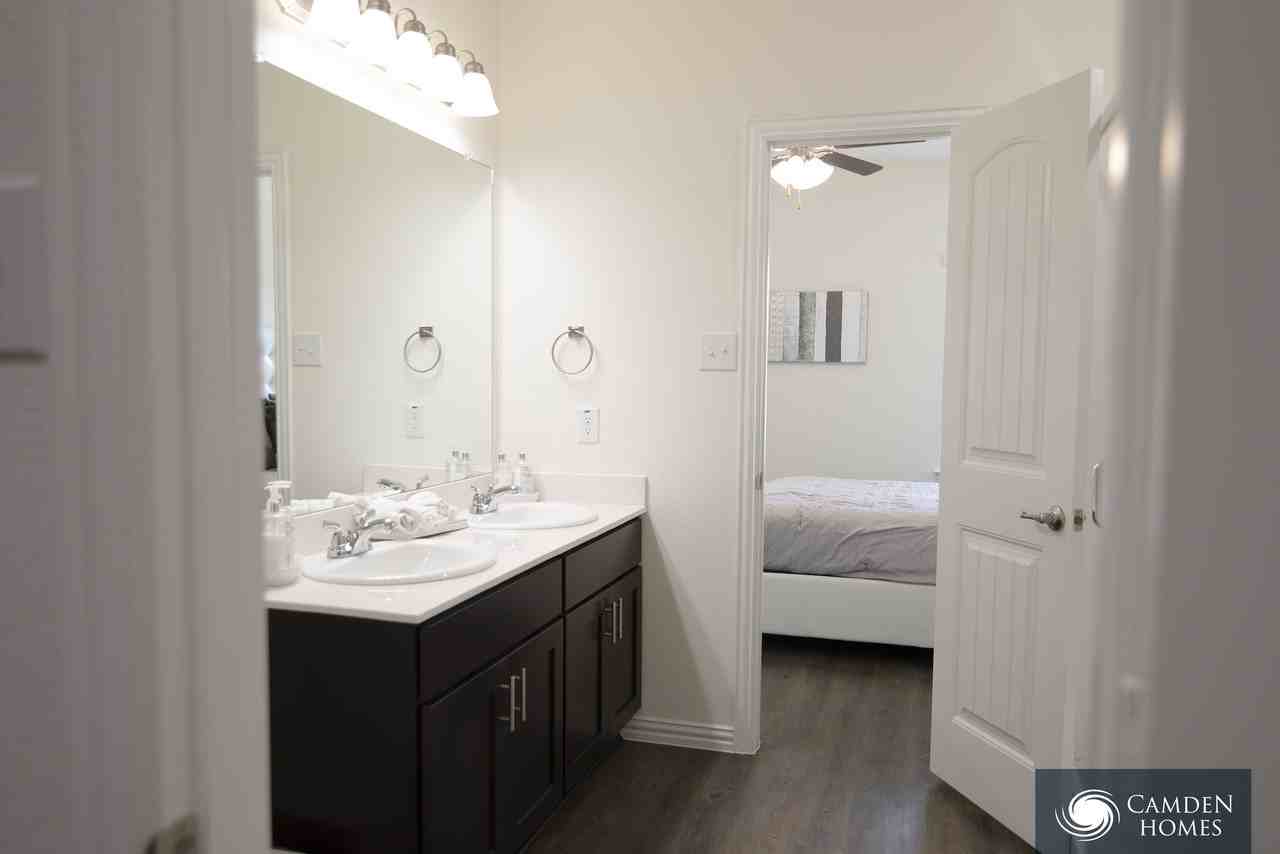 105 Grove Way - Photo 2 of 7