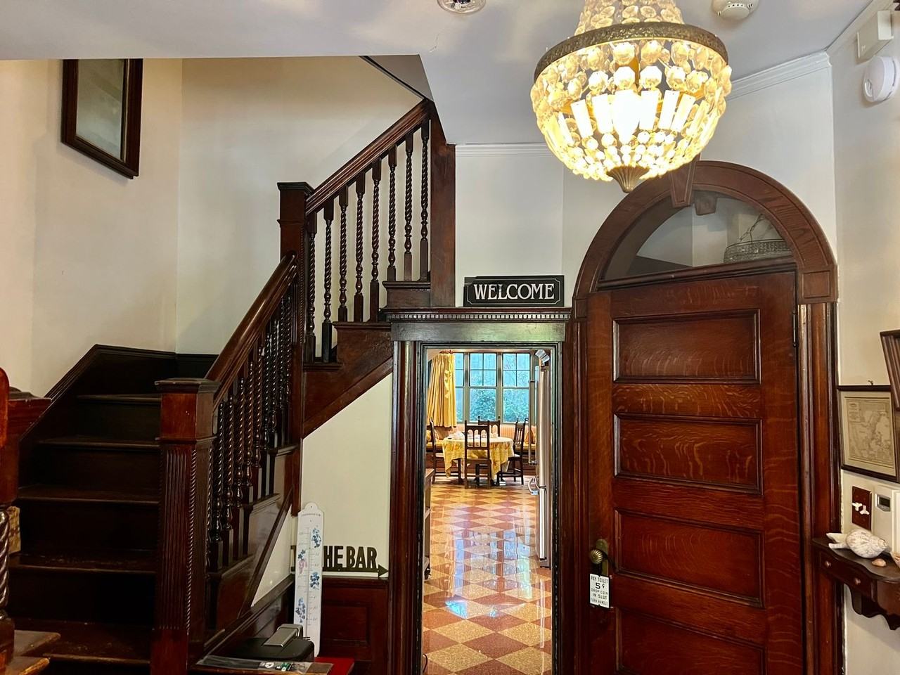 684 Washington St - Photo 3 of 19