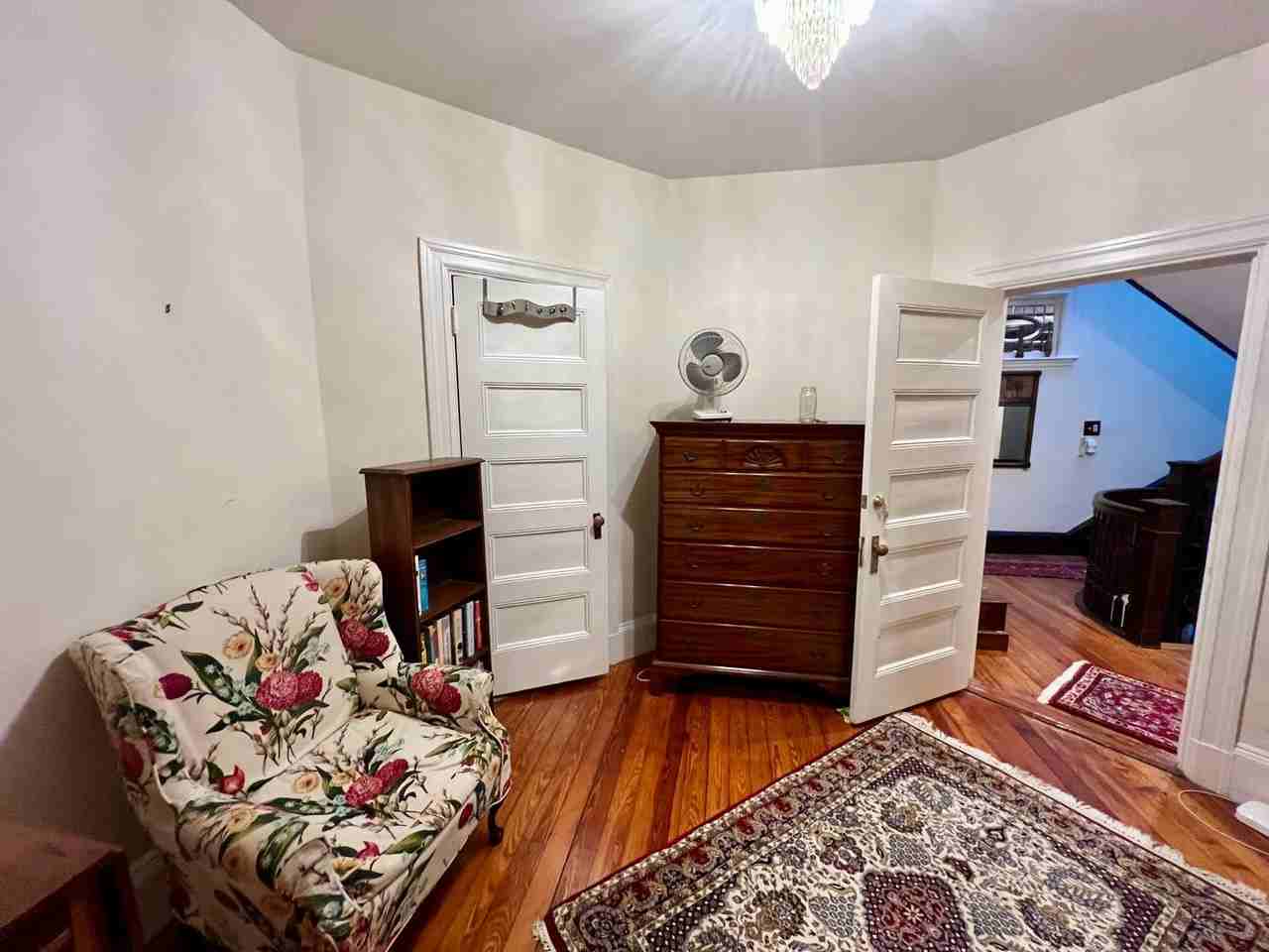 684 Washington St - Photo 5 of 19