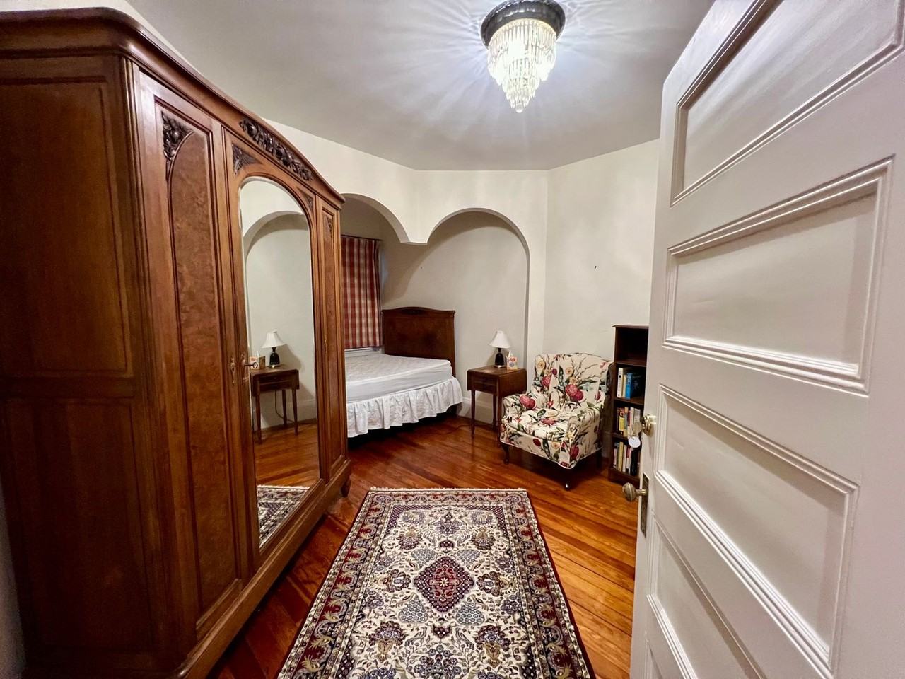 684 Washington St - Photo 6 of 19