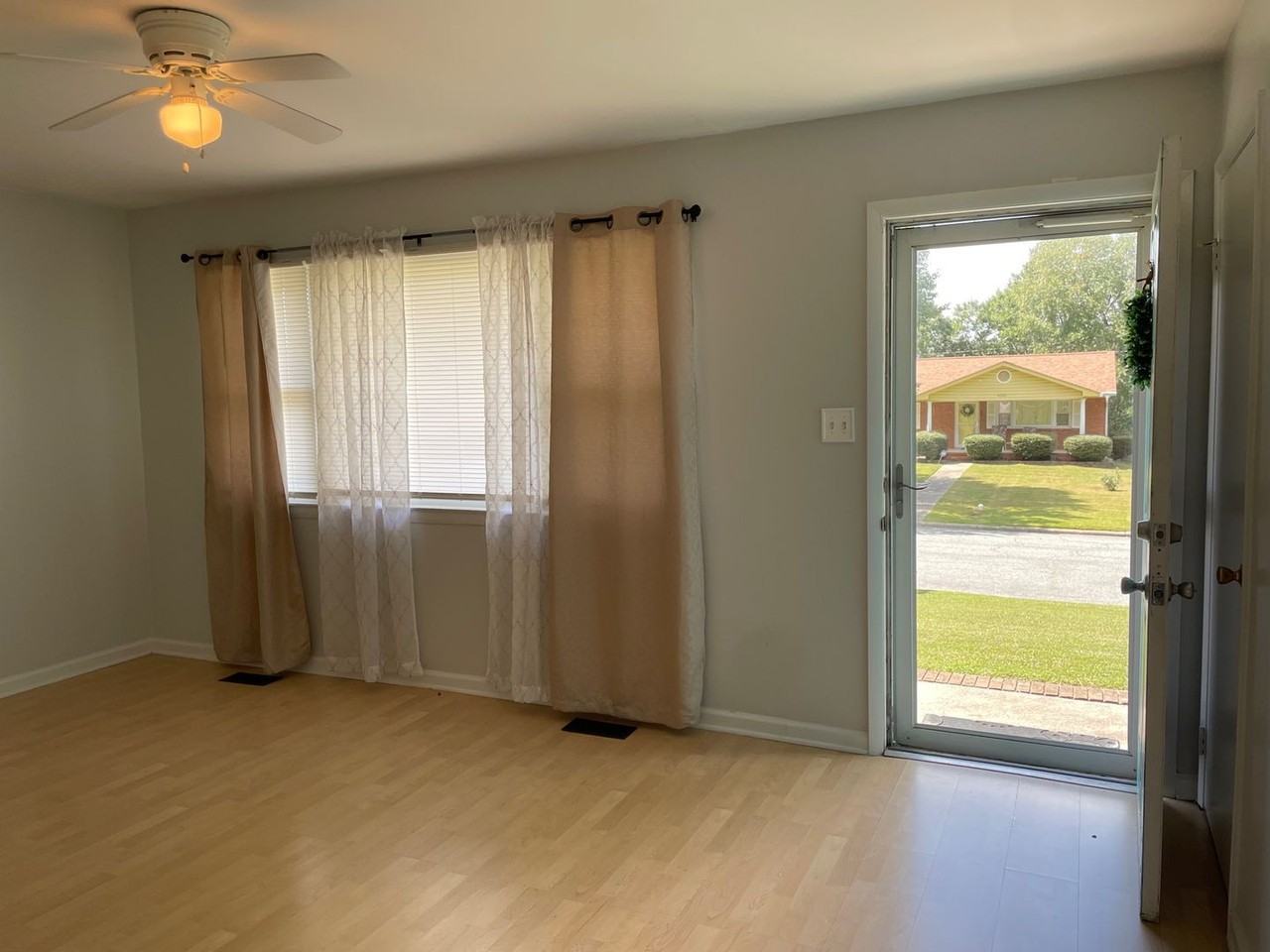 4201 Sacramento Dr - Photo 3 of 24