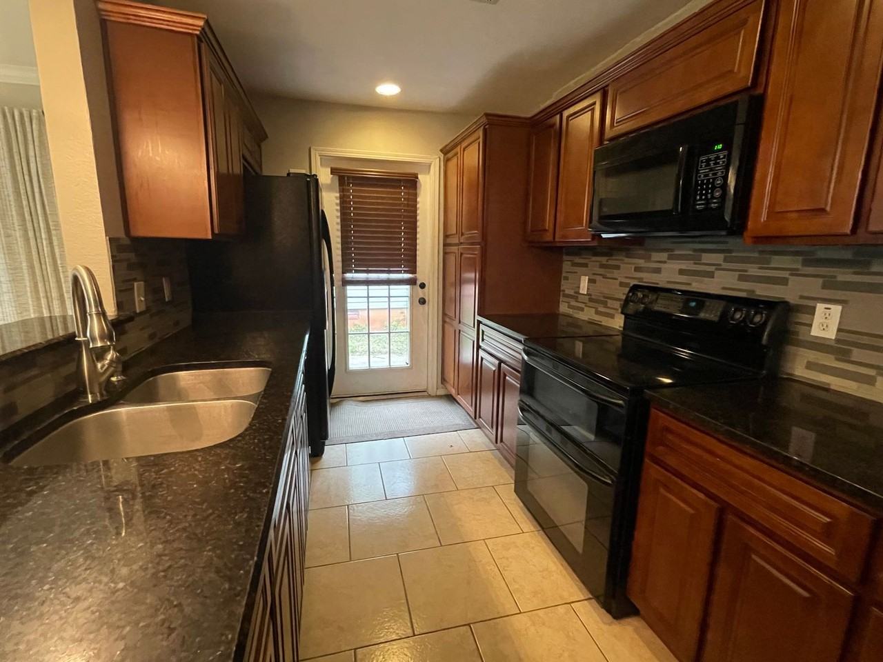 822 Nw 48th St - Photo 3 of 33
