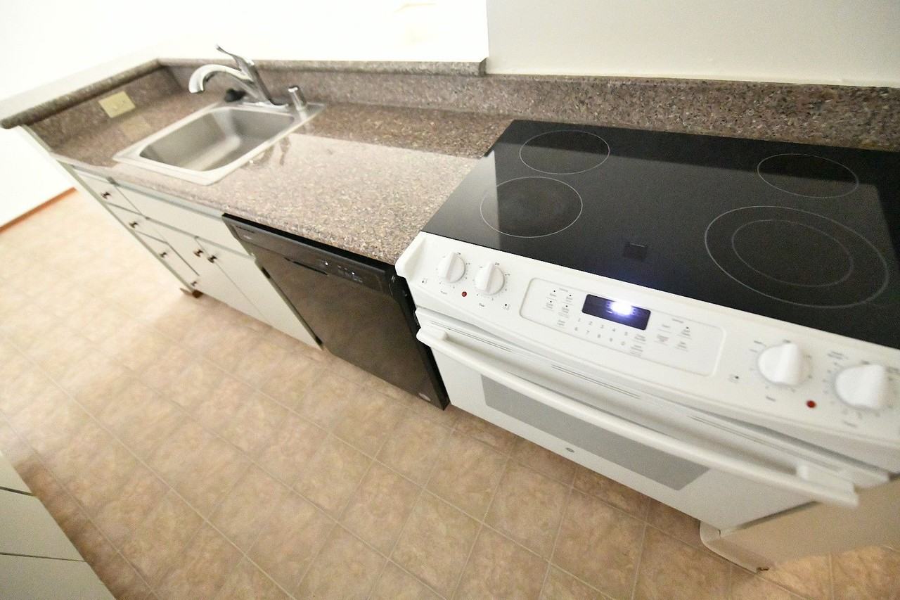 366 Staten Ave - Photo 3 of 17