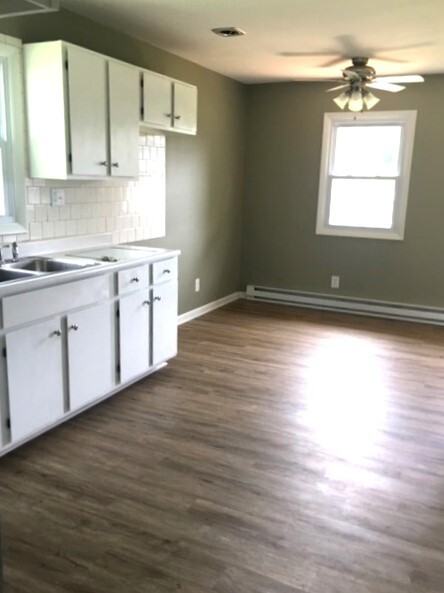 435 E Ann St #B - Photo 2 of 10