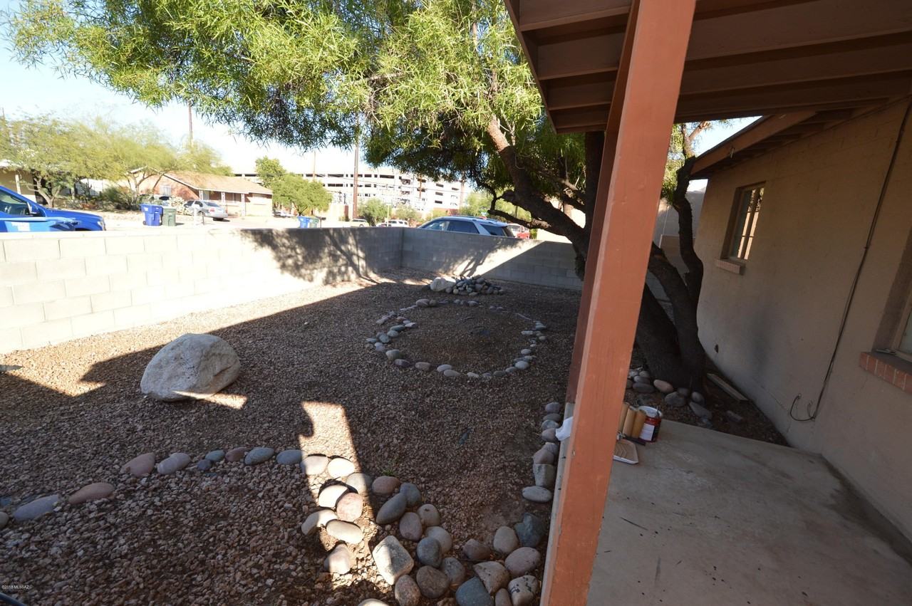 1434 E Lee St #1 - Photo 3 of 10