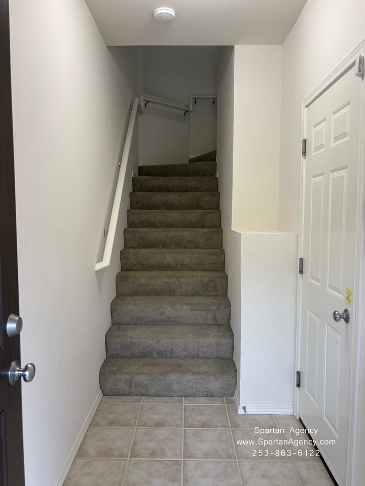 1039 61st St Se #104 - Photo 2 of 11