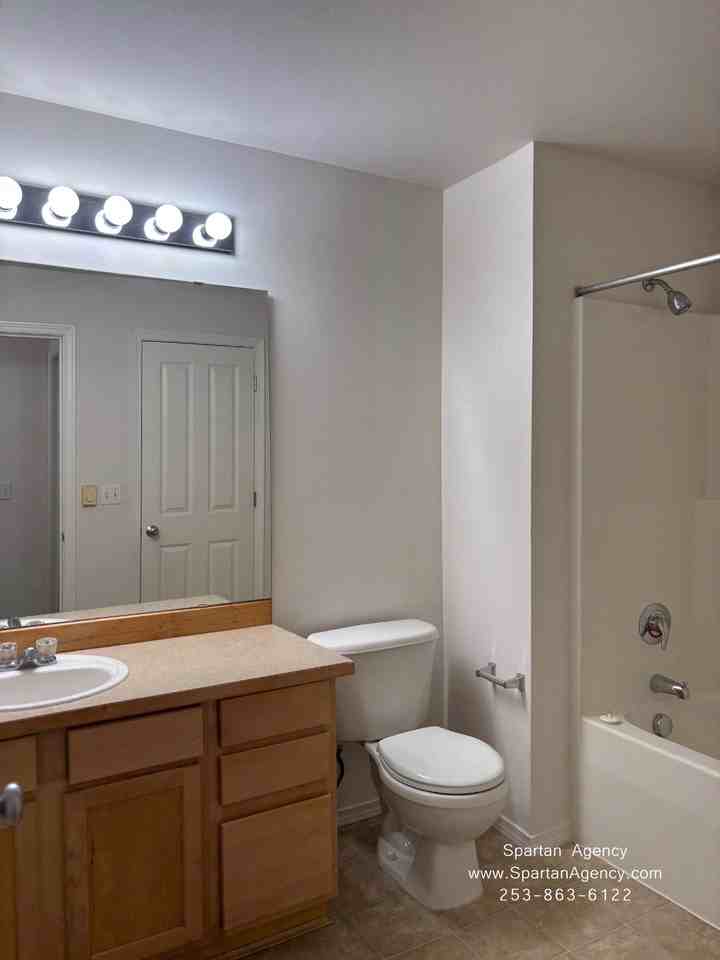 1039 61st St Se #104 - Photo 7 of 11