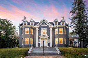 featured image of 2307 E Superior St #1