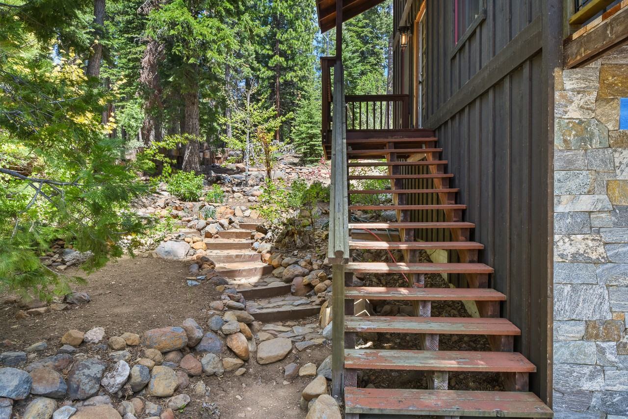 1325 Canterbury Dr #NA - Photo 2 of 40