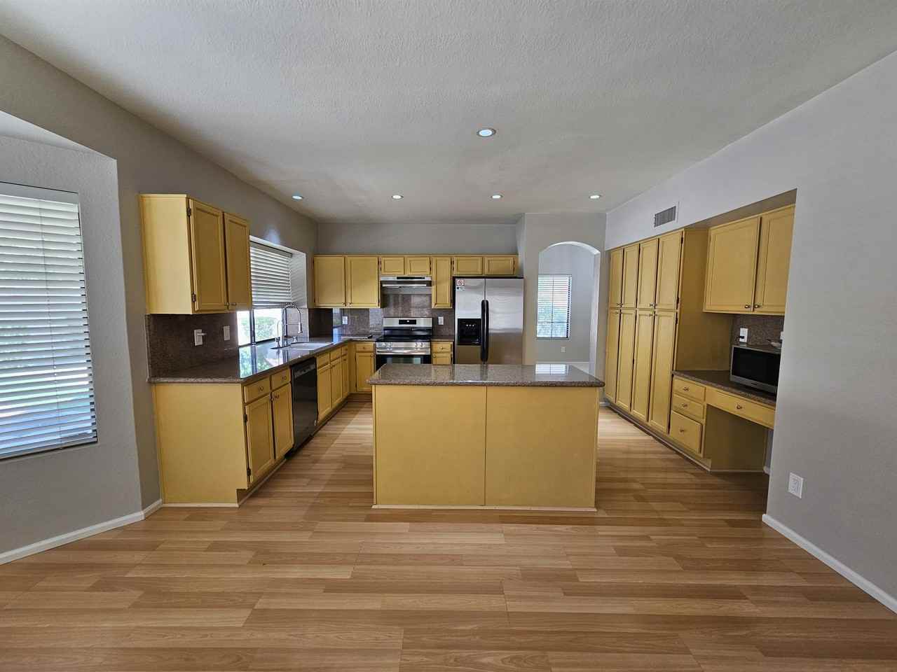 110 Evelyn Lane - Photo 2 of 11