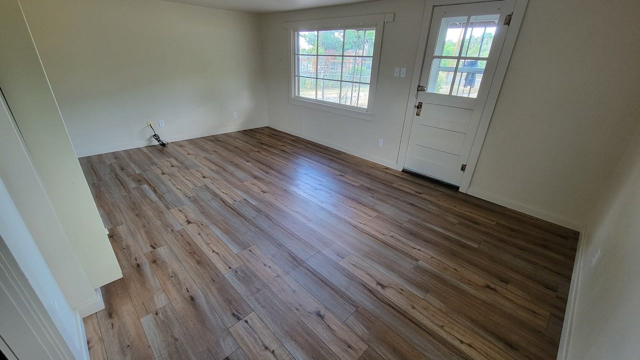 516 S Oak St #NA - Photo 2 of 4